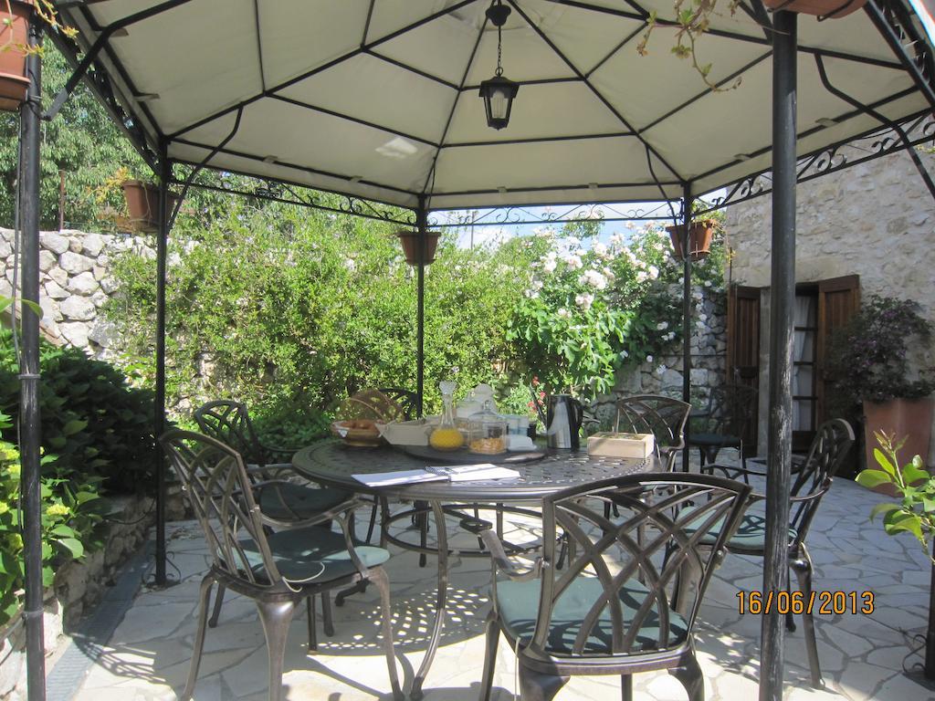 Bed and Breakfast La Frandomiere Saint-Martin-de-Londres Номер фото